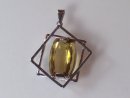 Topaz v bilém zlatě Topaz v bilém zlatě